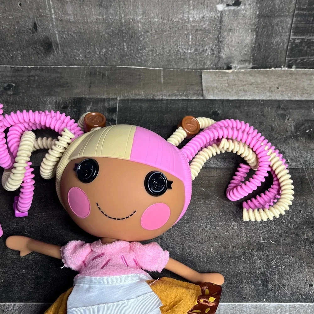 Lalaloopsy Silly Hair Doll Scoops Waffle Cone with Pet Cat MGA 2010 Pink Yellow